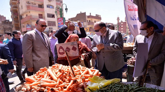 محافظ أسيوط يفتتح معارض حزب مستقبل وطن للسلع الغذائية 
