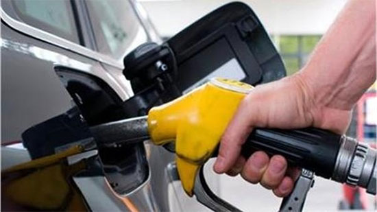  الحكومة تخفض سعر البنزين