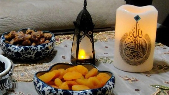 طرق تعقيم وتعليق زينة رمضان في المنزل