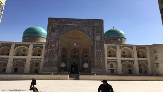 صورة لمسجد تاريخي في أوزبكستان