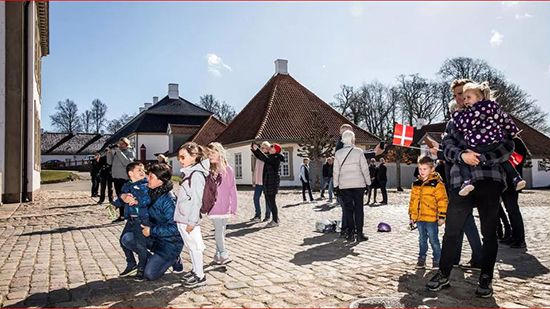 لماذا نجحت الدانمارك في السيطرة على كورونا عكس السويد؟