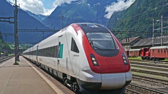  القطارات تعيد الحياة لسكان النمسا ورومانيا بعد توقف بسبب كورونا 
