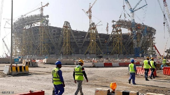 يعيش العمال الأجانب في قطر أوضاعا مأساوية