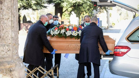 إيطاليا تسجل تراجعًا ملحوظًا في عدد وفيات كورونا
