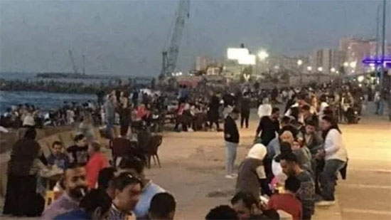 محافظ الإسكندرية: فوجئنا بافطار عدد كبير من الأسر على الكورنيش