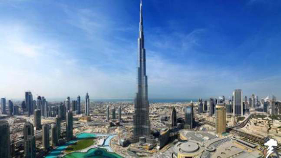 برج خليفة يضيء بأكثر من 860 ألف ضوء لدعم حملة 10 ملايين وجبة
