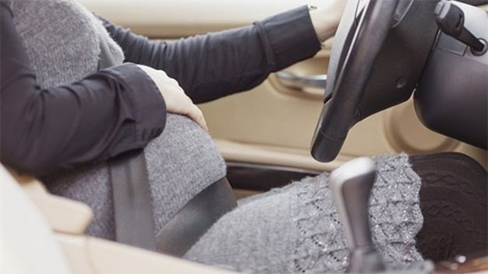 
4 نصائح مهمة للمرأة الحامل أثناء القيادة
