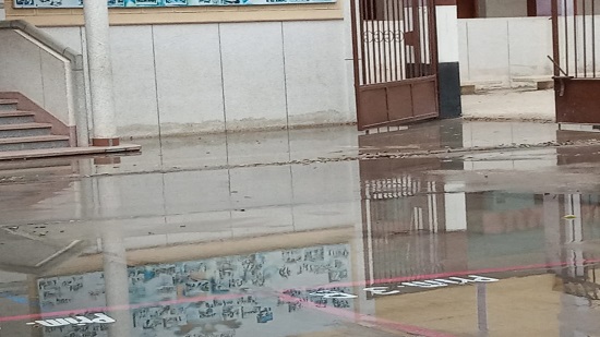 بالصور .... مدرسة الراهبات ببني سويف تغرق في مياه مجهولة المصدر  
