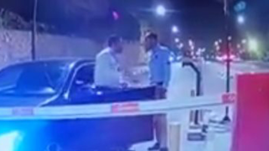 تداول فيديو لاعتداء أحمد فلوكس على موظف أمن فى كومباوند سكنى