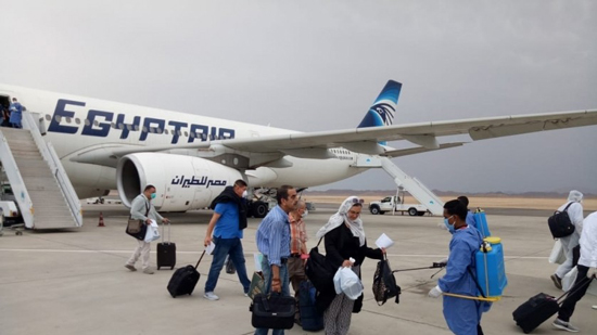  وصول طائرة جدة لمطار مرسي علم وعلى متنها 306 مصريين