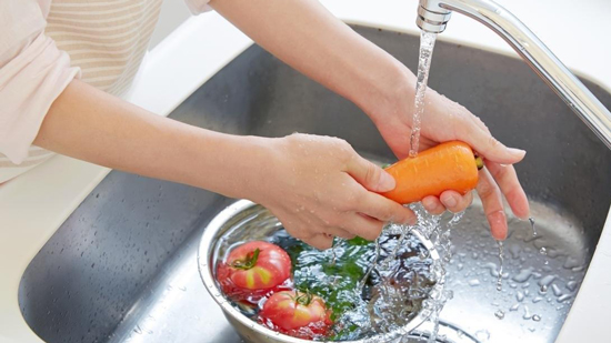  الصحة تقدم نصائح لغسل الخضار والفاكهة للحماية من كورونا