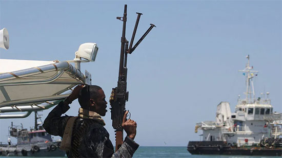 بريطانيا تنصح السفن بالحذر الشديد بعد هجوم خليج عدن