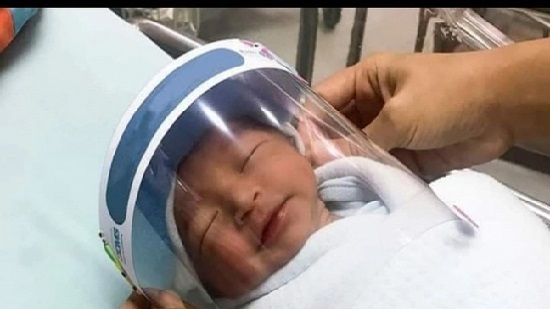 هل يحمي قناع الوجه الأطفال الرضع من كورونا؟ أطباء يوضحون