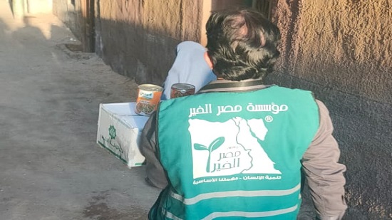 مصر الخير تقدم 17 ألف زجاجة عصير لتر للعزل الصحي ببني سويف 
