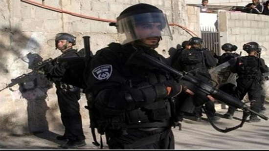  قوات الجيش الإسرائيلي تطلق الرصاص على أردني وتعتقله