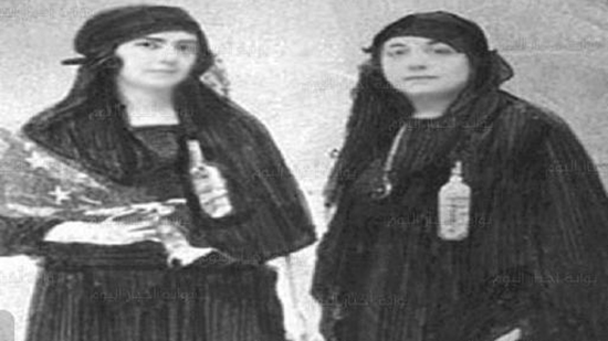  سيزا نبراوى مع هدى شعراوي أثناء المشاركة فى مؤتمر الاتحاد النسائى بروما ١٩٢٣