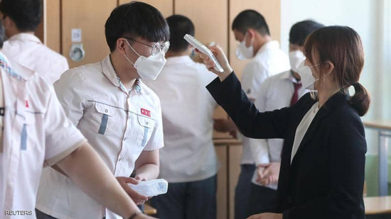 بالكمامات والمطهرات.. المدارس تستقبل الطلاب بكوريا الجنوبية