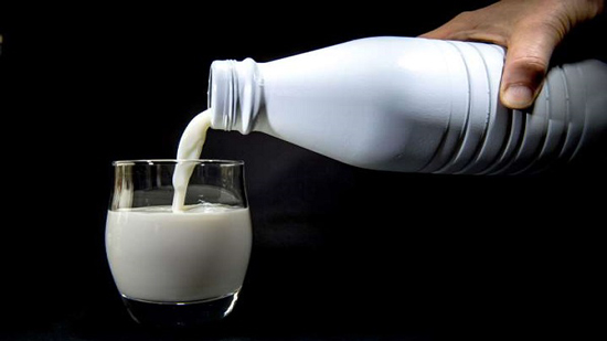 الحليب كامل الدسم