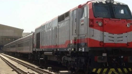 قطار مميز لنقل العاملين بهيئة السكة الحديد