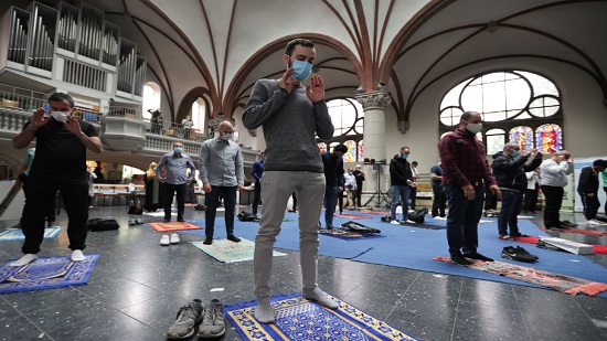 كنيسة في برلين تستضيف المسلمين لأداء صلاة الجمعة بسبب كورونا
