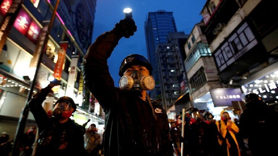 زعيم هونغ كونغ السابق: الصين قد تنشئ جهاز مخابرات للمدينة بموجب قانون أمني جديد