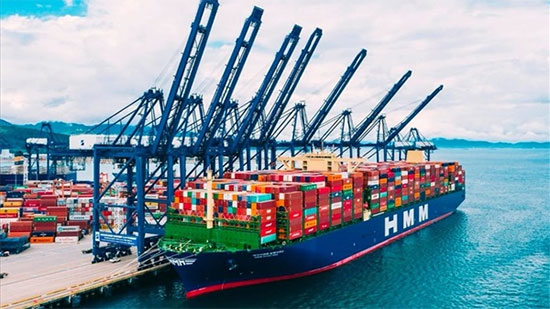 قناة السويس تستعد لعبور أكبر سفينة حاويات في العالم 