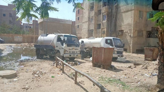  خلال أيام العيد.. مجلس مدينة الصف يرفع تراكمات القمامة ومياه الصرف الصحى بمنطقة أبو العلا