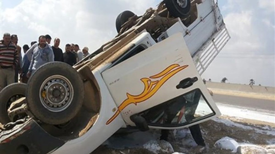 إصابة 16 فتاة في انقلاب سيارة عمالة زراعية بالبحيرة
