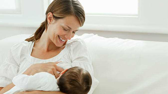 مجلة علمية: عدوى كورونا تنتقل عن طريق حليب الأمهات