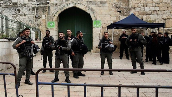 منع قوات الجيش الإسرائيلي الفلسطينيين من الصلاة في الحرم الإبراهيمي