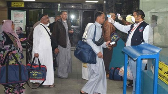 مطار القاهرة يستقبل رحلتين على متنهما 600 مصري عالق بالكويت