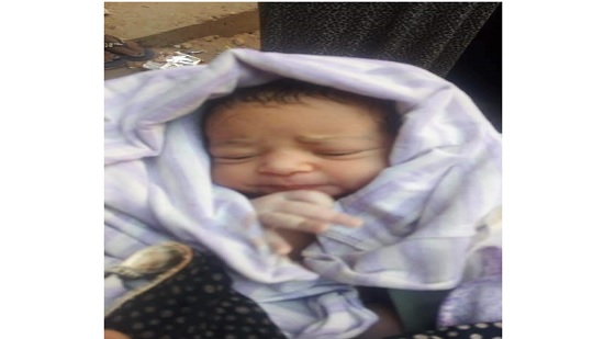 ننشر صورة الرضيع المعثور عليه داخل كرتونه بشوارع بني مزار
