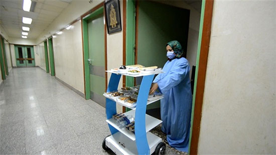 إطلاق أول روبوت بمصر لتقديم الخدمات لمرضى كورونا
