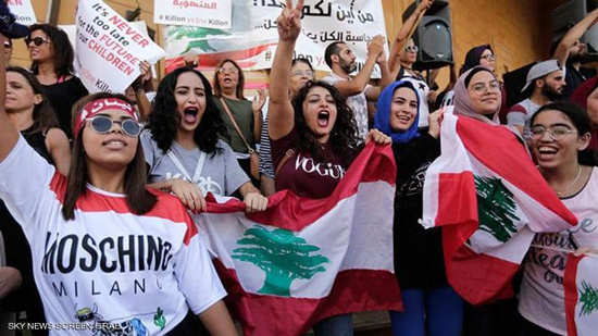 الليرة اللبنانية تسجل انخفاضاً غير مسبوق مقابل الدولار