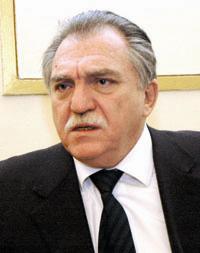 الدكتور محمود أباظة رئيس حزب الوفد 