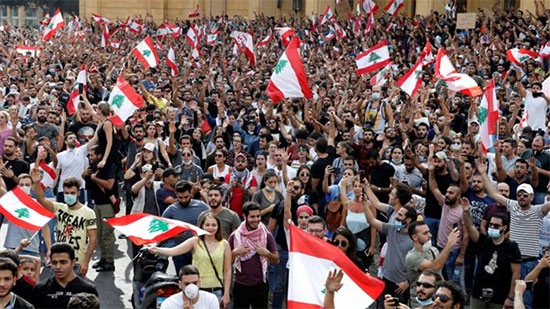 
وسط انهيار الاقتصاد.. اندلاع موجة جديدة من المظاهرات في لبنان

