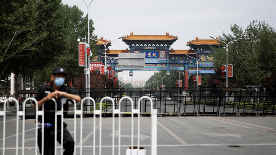 سلطات بكين ترفع مستوى حالة الطوارئ في المدينة بسبب التفشي الجديد لفيروس كورونا