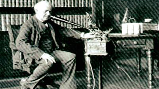 في مثل هذا اليوم.. توماس إديسون يخترع أول جهاز لتسجيل الصوت / فونوغراف