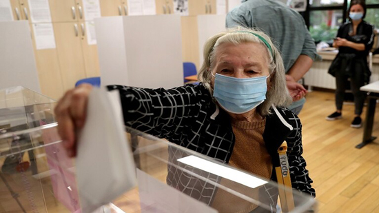 في أول انتخابات عامة بأوروبا منذ فرض قيود كورونا.. صربيا تختار نوابا لبرلمانها