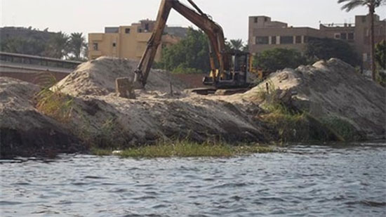الري تشن حملة لإزالة التعديات على نهر النيل المقامة بالوراق