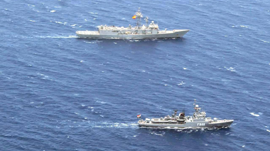  القوات البحرية المصرية والإسبانية تنفذان تدريباً بحرياً عابراً بقاعدة برنيس البحرية 