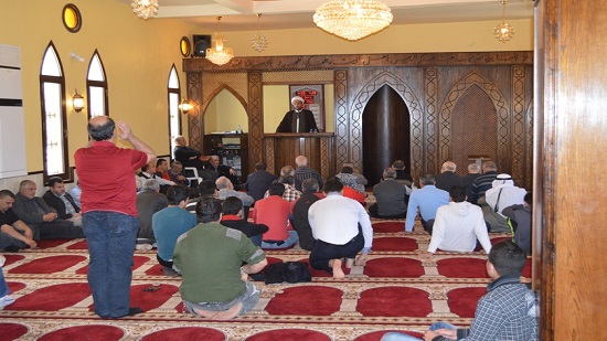 متحدث الحكومة: فجر السبت أول صلاة تقام في المساجد.. وارتداء الكمامات إلزامي في دور العبادة
