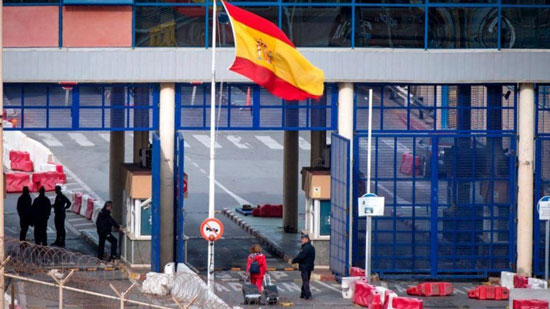 الحكومة الإسبانية تحدد شرطها لفتح الحدود مع المغرب