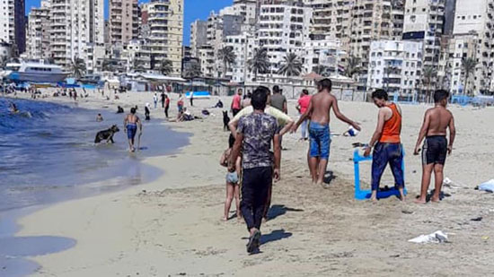  غرامة لـ  6 شواطئ بالإسكندرية فتحت أبوابها للمواطنين
