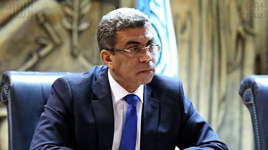 ياسر رزق يتقدم ببلاغ للنائب العام ضد مواقع إخوانية لنشر أخبار كاذبة
