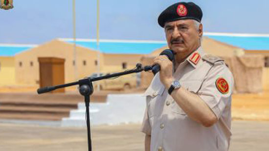 حفتر يتفقد عددًا من معسكرات الجيش الليبي