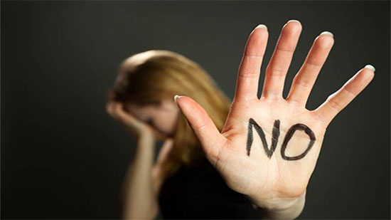 العجز والخوف من العواقب.. 7 أسباب وراء صمت ضحايا التحرش
