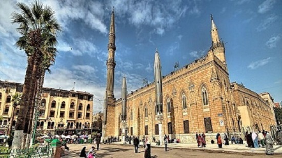 إعادة فتح مسجد الحسين جزئيا