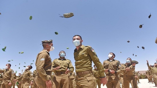  الجيش الإسرائيلي يلزم جنوده بارتداء الكمامات 
