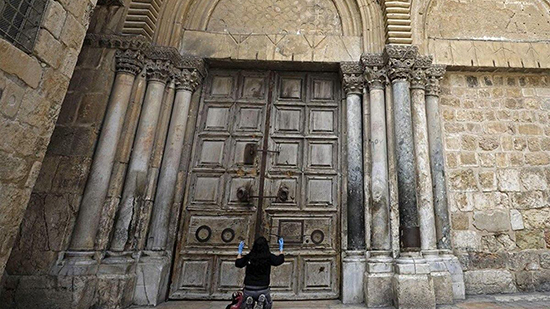 فيروس كورونا يعيد إغلاق كنيسة القيامة بالقدس